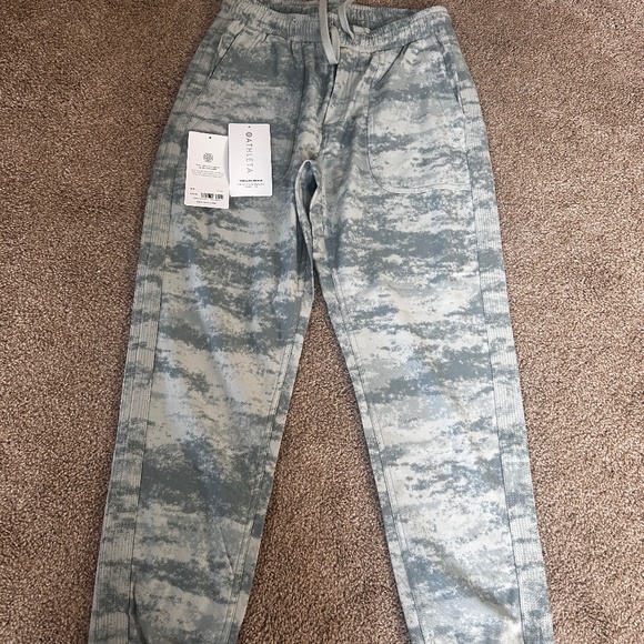 Athleta women’s joggers size small - Picture 1 of 2